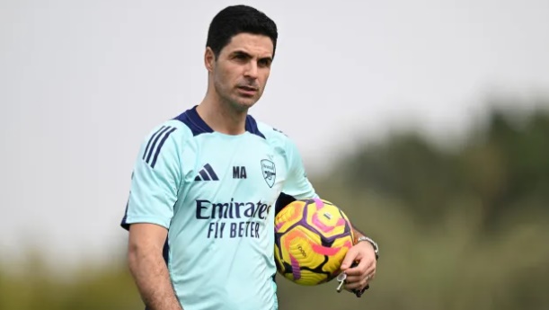 Arsenal có chiêu mộ tân binh tự do?