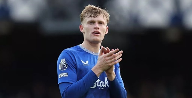 Branthwaite ‘gật đầu’ gia nhập MU với một điều kiện