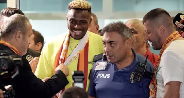 Chelsea nhắm Osimhen để củng cố hàng công hè này