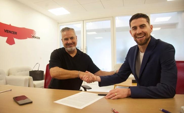 CHÍNH THỨC: Jorginho ký hợp đồng 3 năm với Flamengo