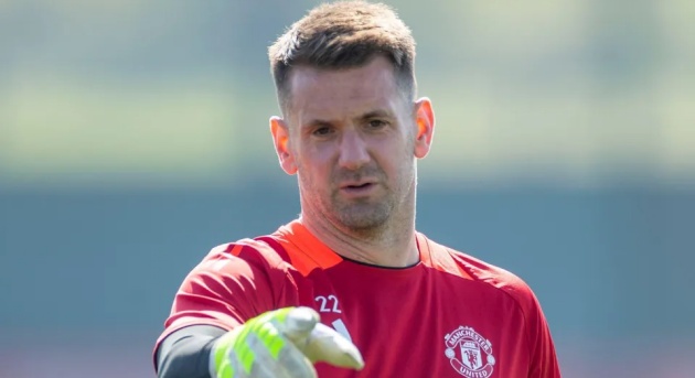 NÓNG: MU thay đổi kế hoạch với Tom Heaton