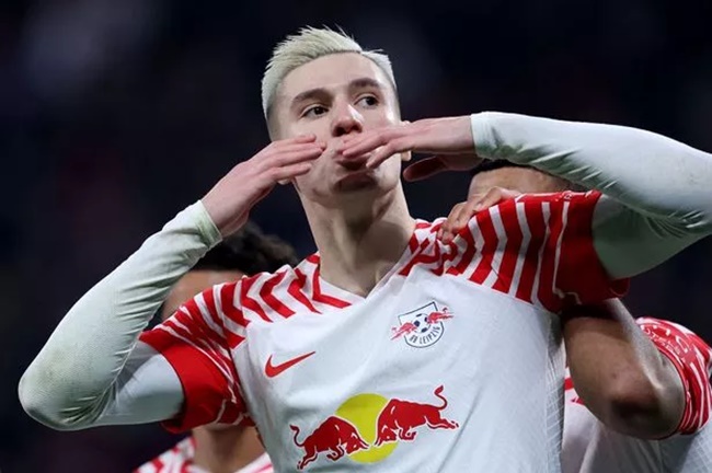 Số 9 hoàn hảo đang trên đường tới Arsenal?