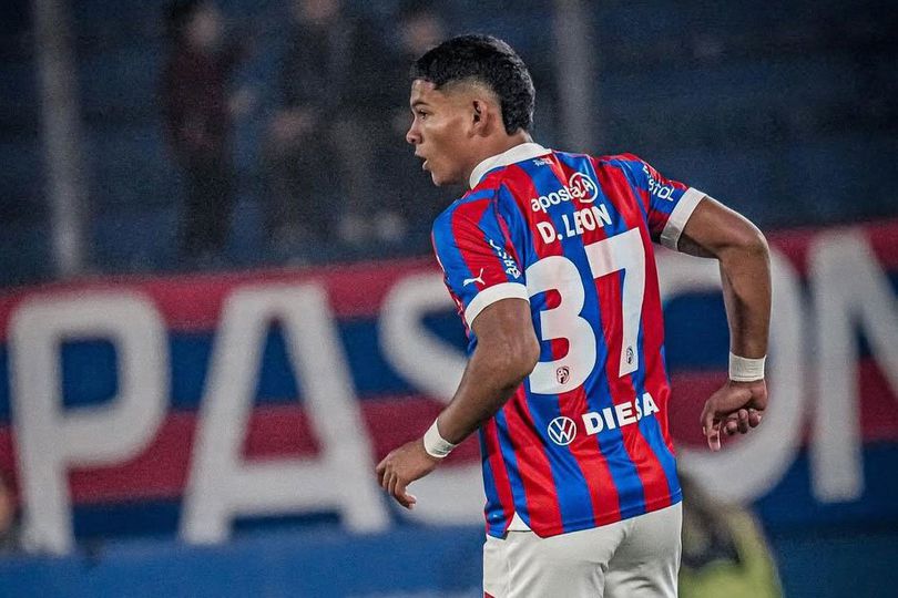 Thấy gì từ việc MU chiêu mộ Diego Leon?