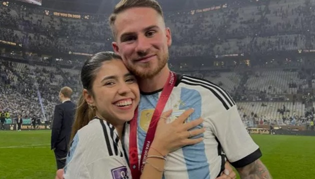 Alexis Mac Allister bị kiện bởi bạn gái cũ sau khi chia tay