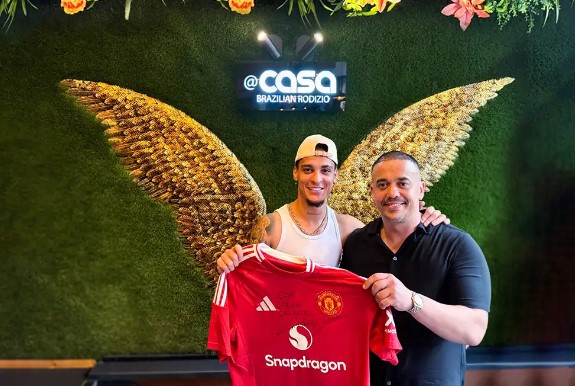 Antony khám phá nhà hàng nổi tiếng