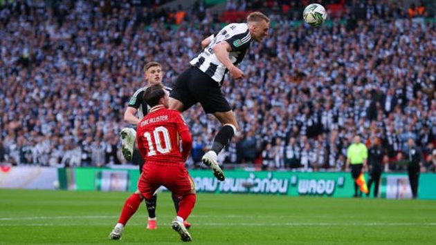 Arne Slot giải thích quyết định khiến Liverpool thua đau Newcastle
