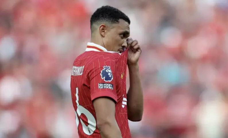 CĐV Liverpool phát hiện động thái “cực phũ” của CLB với vật phẩm của Alexander-Arnold