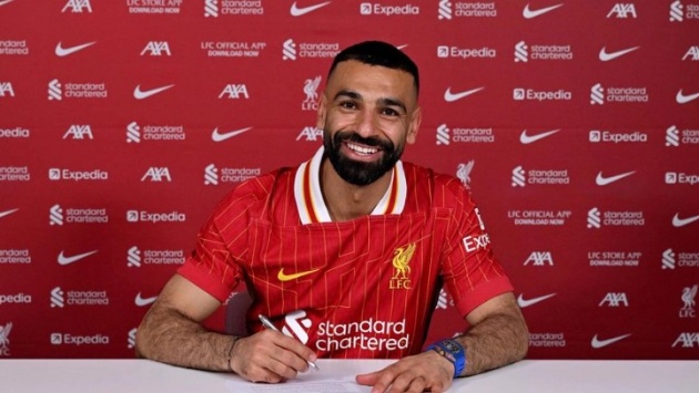 CHÍNH THỨC! Mohamed Salah ký hợp đồng mới với Liverpool