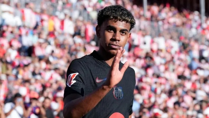 Chuyển nhượng tối 18/09: Man Utd sắp ký HĐ mới; Roma sa thải HLV