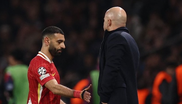 Cuộc đối đầu giữa Salah và Arne Slot đẩy Liverpool vào khủng hoảng