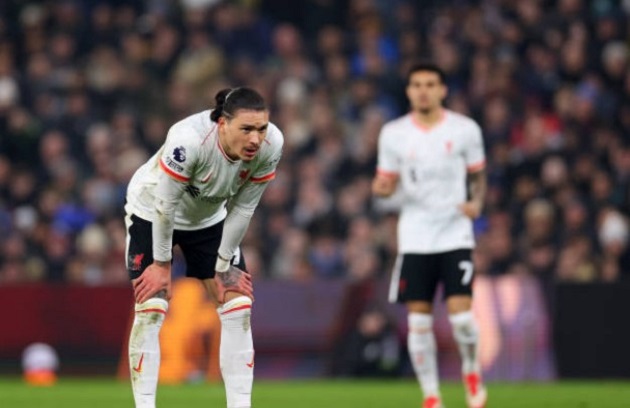 Darwin Nunez thất vọng tột cùng sau pha bỏ lỡ khó tin trước Aston Villa