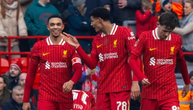 Liverpool dễ dàng bỏ túi chiến thắng 4 sao; Chiesa mở tài khoản