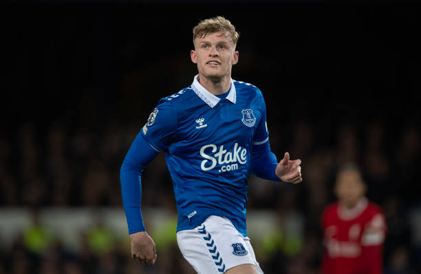 Man Utd tính gây sốc với Branthwaite