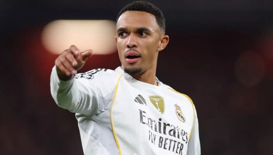 Danny Murphy khuyên Liverpool đừng mua lại Alexander-Arnold