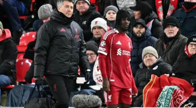 Frimpong lại chấn thương, Liverpool kiệt quệ hàng thủ