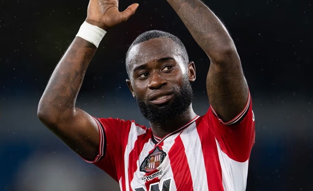 Geertruida là mũi tên trúng 3 đích của Liverpool