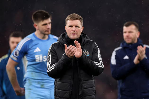 Howe gọi 4 bàn thua trước Liverpool là bí ẩn