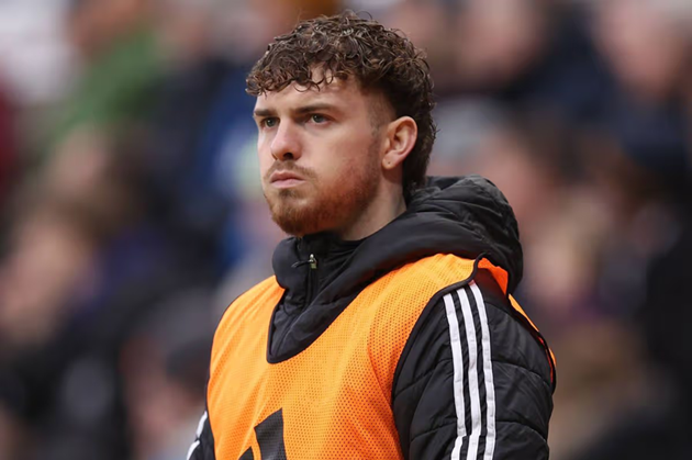 Liverpool ra quyết định tàn nhẫn với Elliott