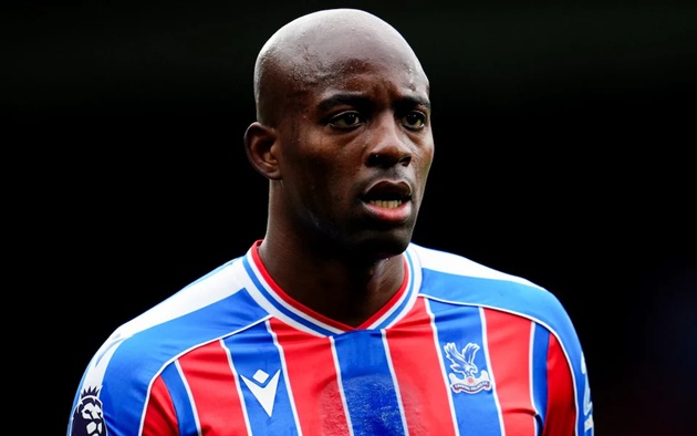 Palace phá kỷ lục chuyển nhượng để che đậy khủng hoảng?