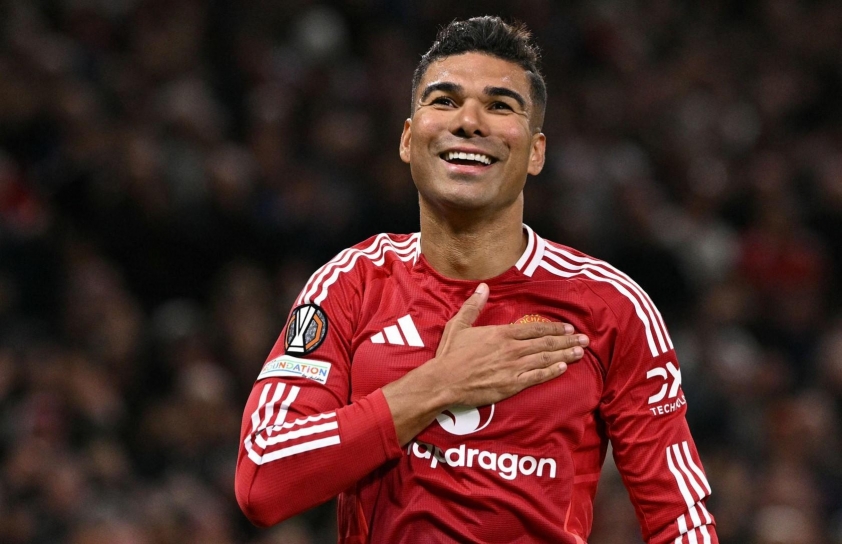 Rời MU tự do, Casemiro tái hợp huyền thoại Đức ở CLB khó tin